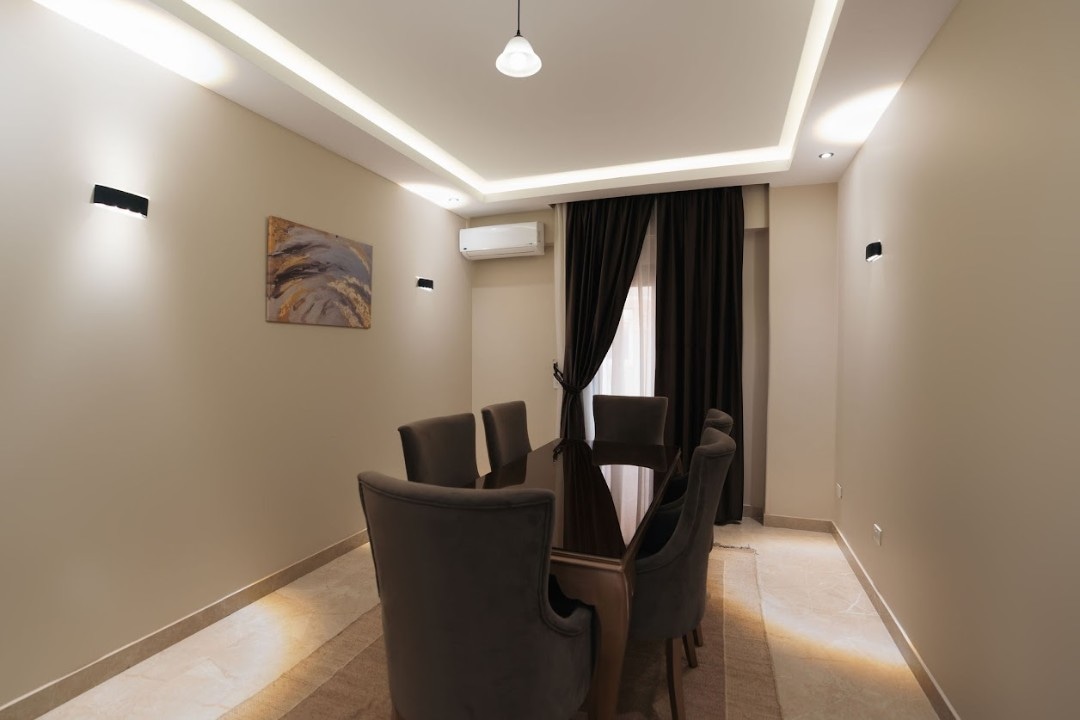 Bright 3BR Home Near Arkan Plaza