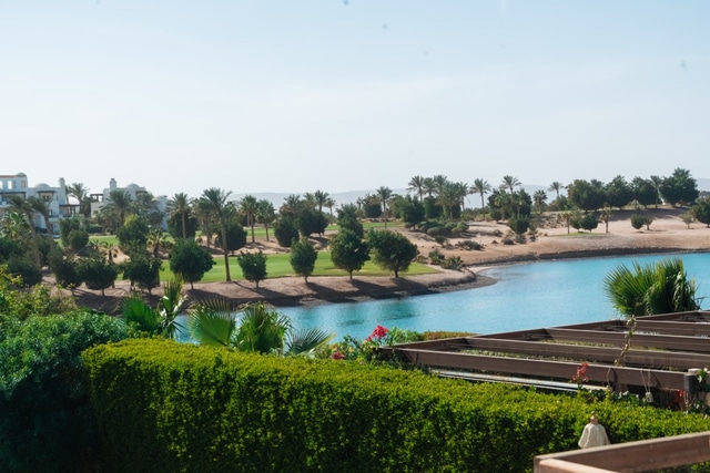 Spacious Lagoon View Villa At Joubal