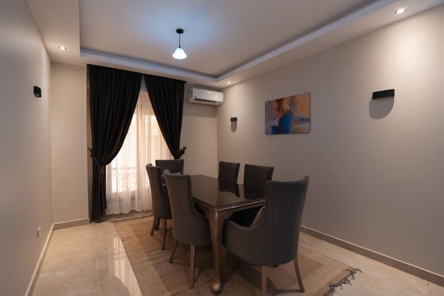 HomeAway Zayed – 3BR Apartment
