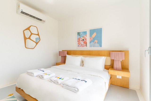 Luxurious Lagoon Serenity