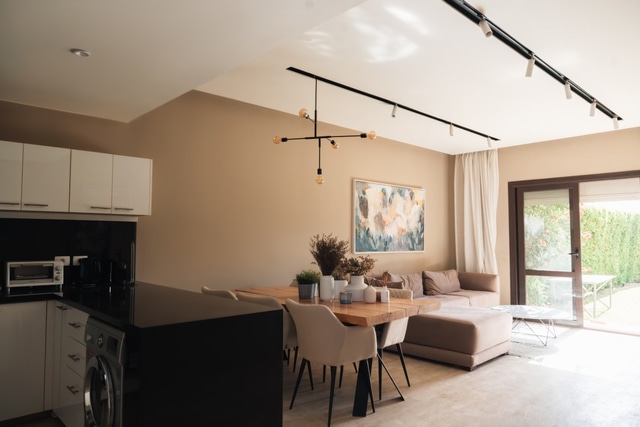 Spacious Lagoon View Villa At Joubal