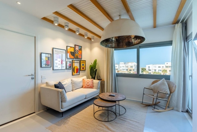 Luxurious Lagoon Serenity