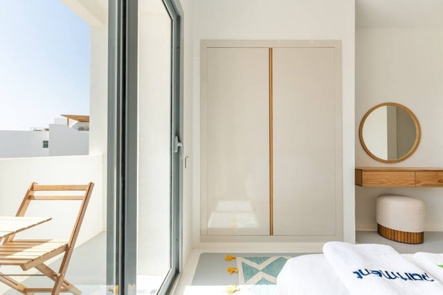 Luxurious Lagoon Serenity