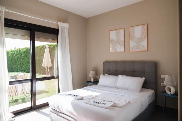 Spacious Lagoon View Villa At Joubal