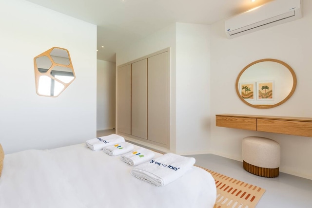 Luxurious Lagoon Serenity