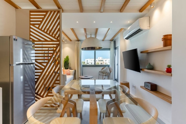 Luxurious Lagoon Serenity