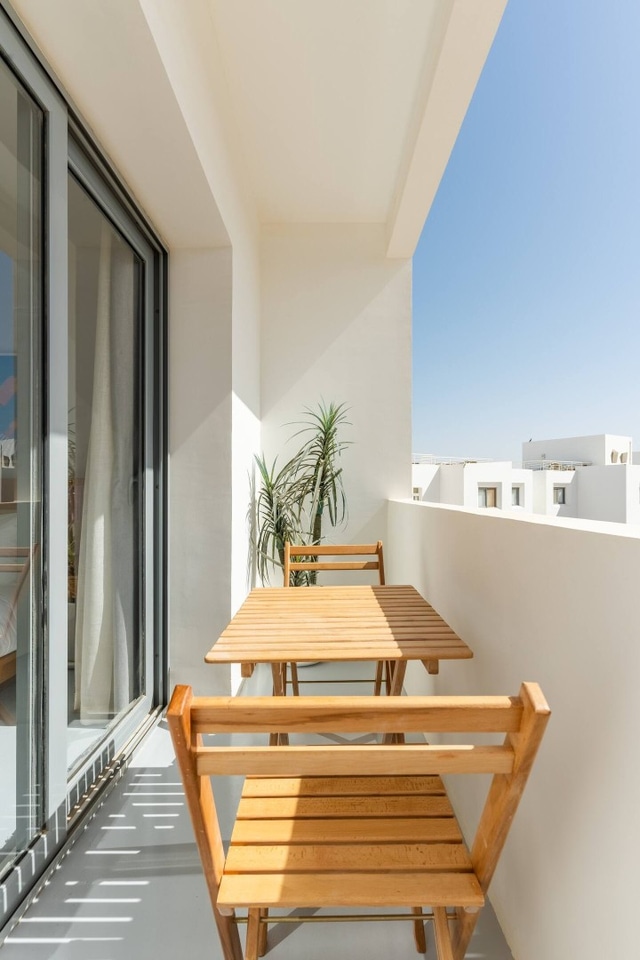 Luxurious Lagoon Serenity