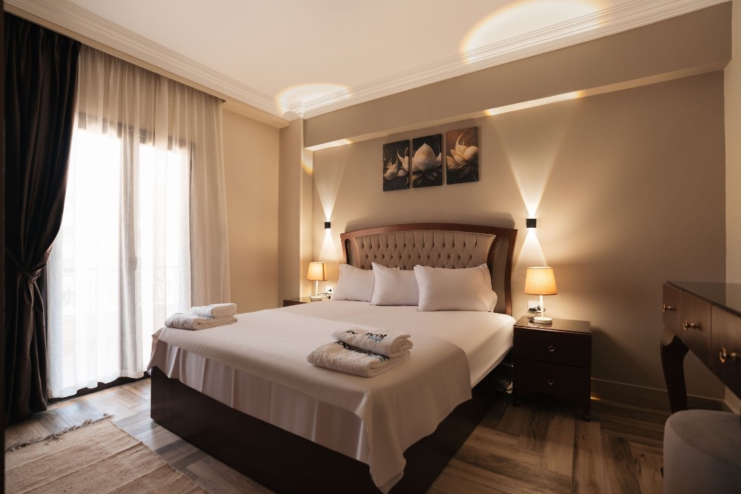 Bright 3BR Home Near Arkan Plaza