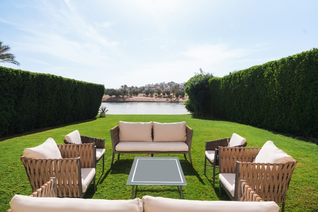 Spacious Lagoon View Villa At Joubal