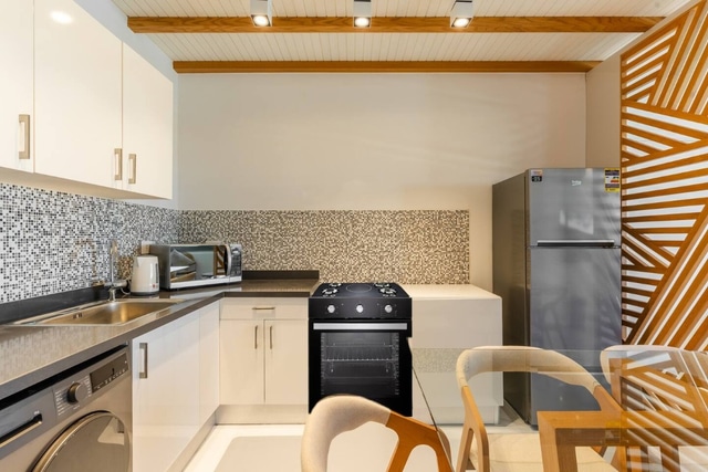 Luxurious Lagoon Serenity