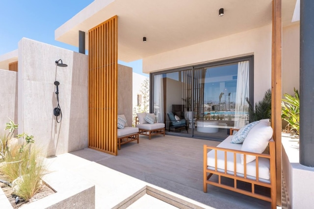 Cozy Beachfront Cabin at Mesca