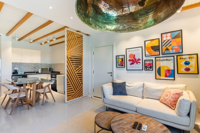 Luxurious Lagoon Serenity