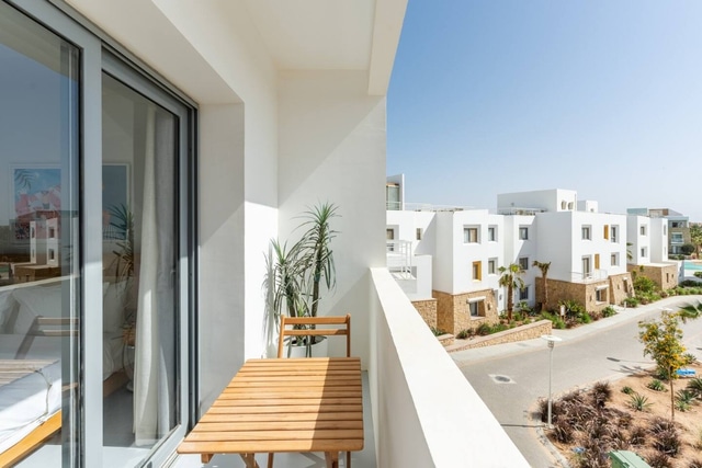 Luxurious Lagoon Serenity