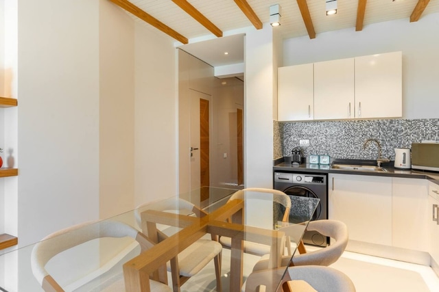 Luxurious Lagoon Serenity