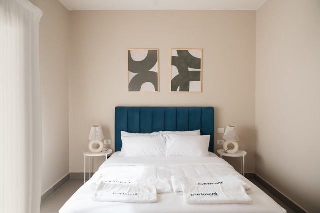 Spacious Lagoon View Villa At Joubal