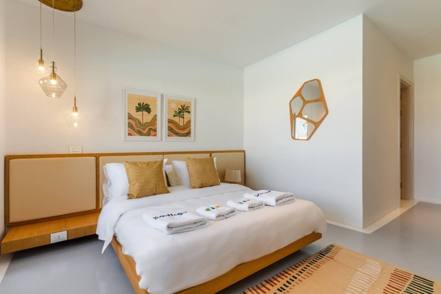 Luxurious Lagoon Serenity